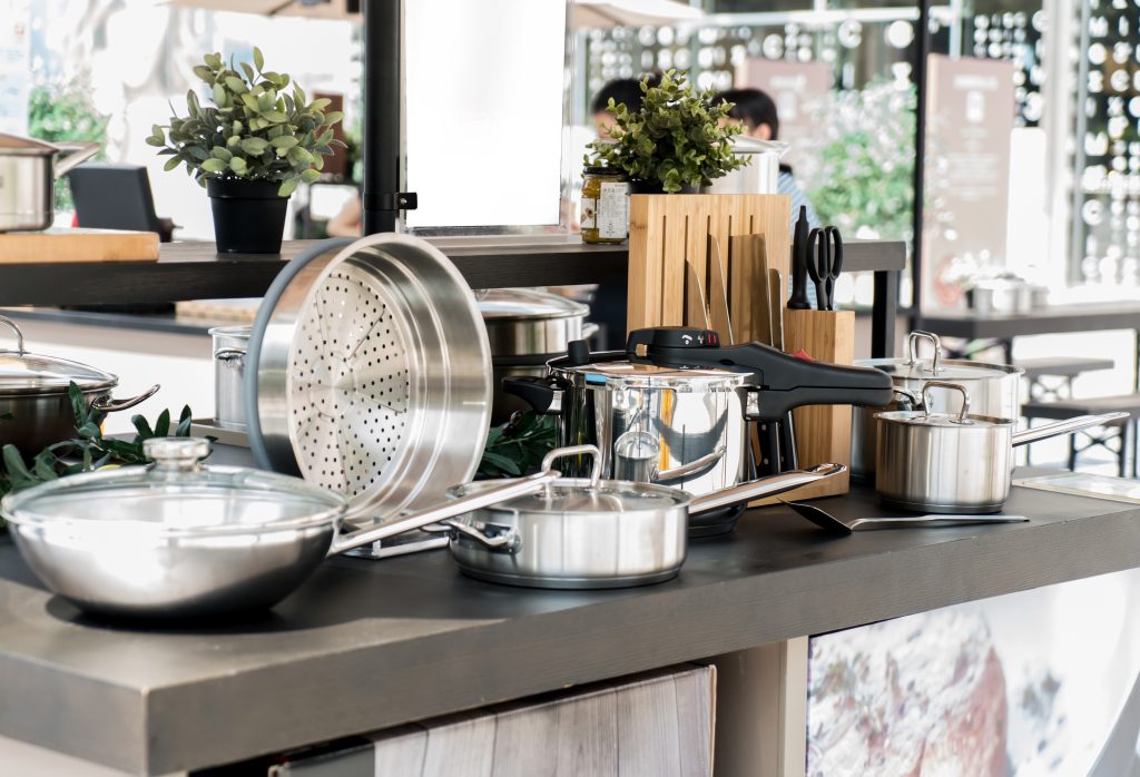 how to store pots and pans in small kitchen